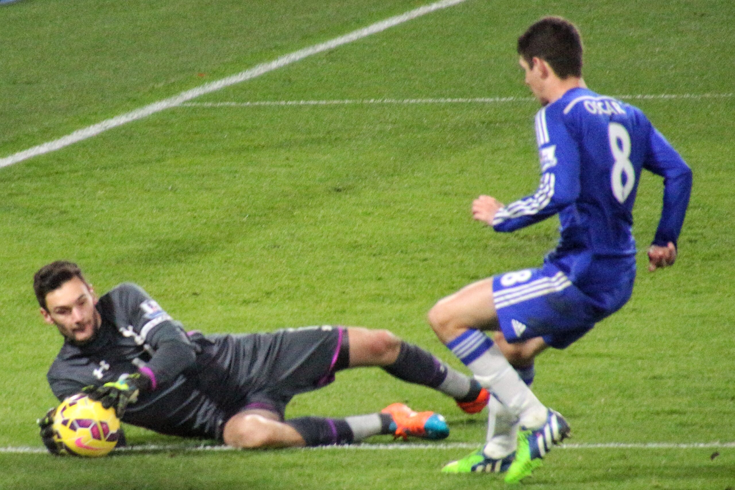 Goalkeeper Rushing Out Goalkeeper 1v1 Situations — Tips For Diving At Feet & Winning – Top ...